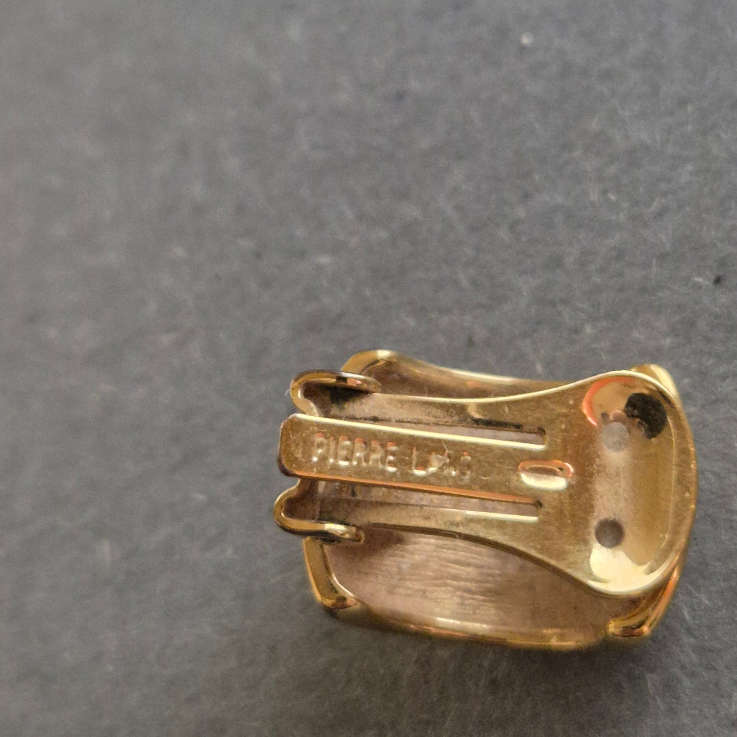 Klassische vergoldete Clip-Ohrringe mit glänzendem Finish