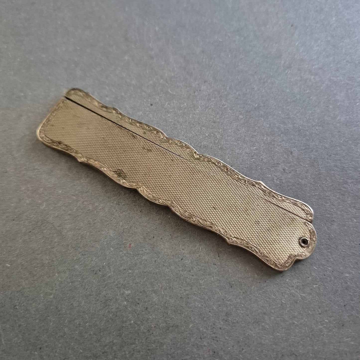 Antike Maniküre-Feile im Klappdesign – versilbert & fein verziert