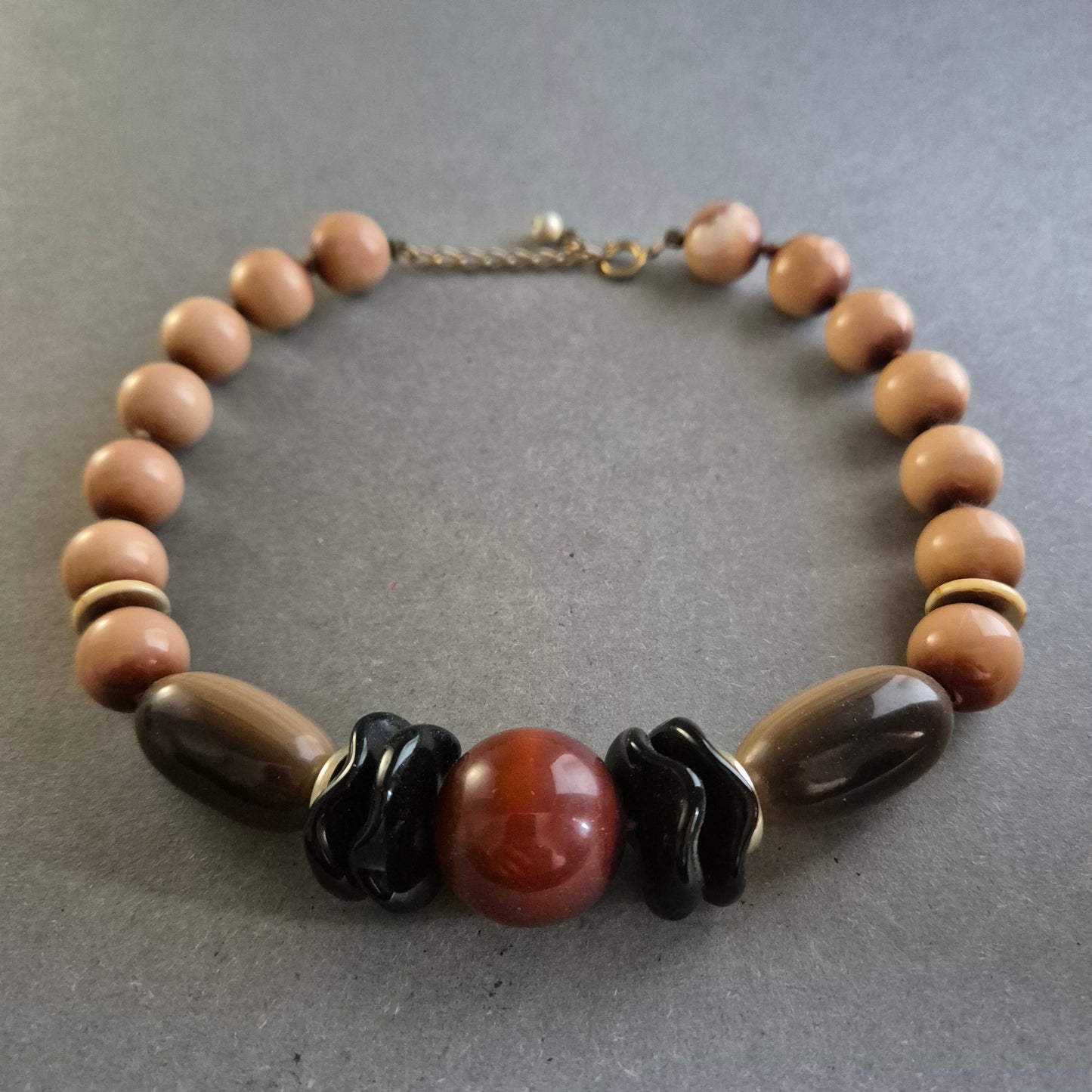 Vintage Halskette mit großen Perlen – Naturtöne & Retro-Charme