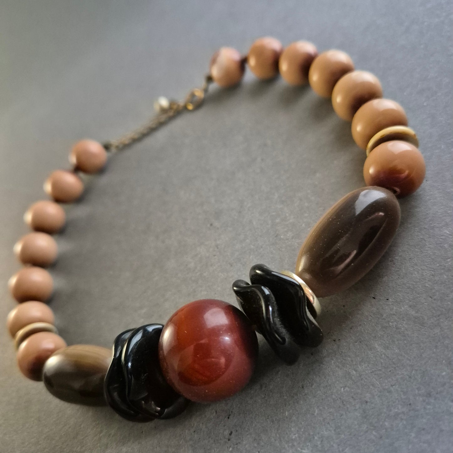 Vintage Halskette mit großen Perlen – Naturtöne & Retro-Charme