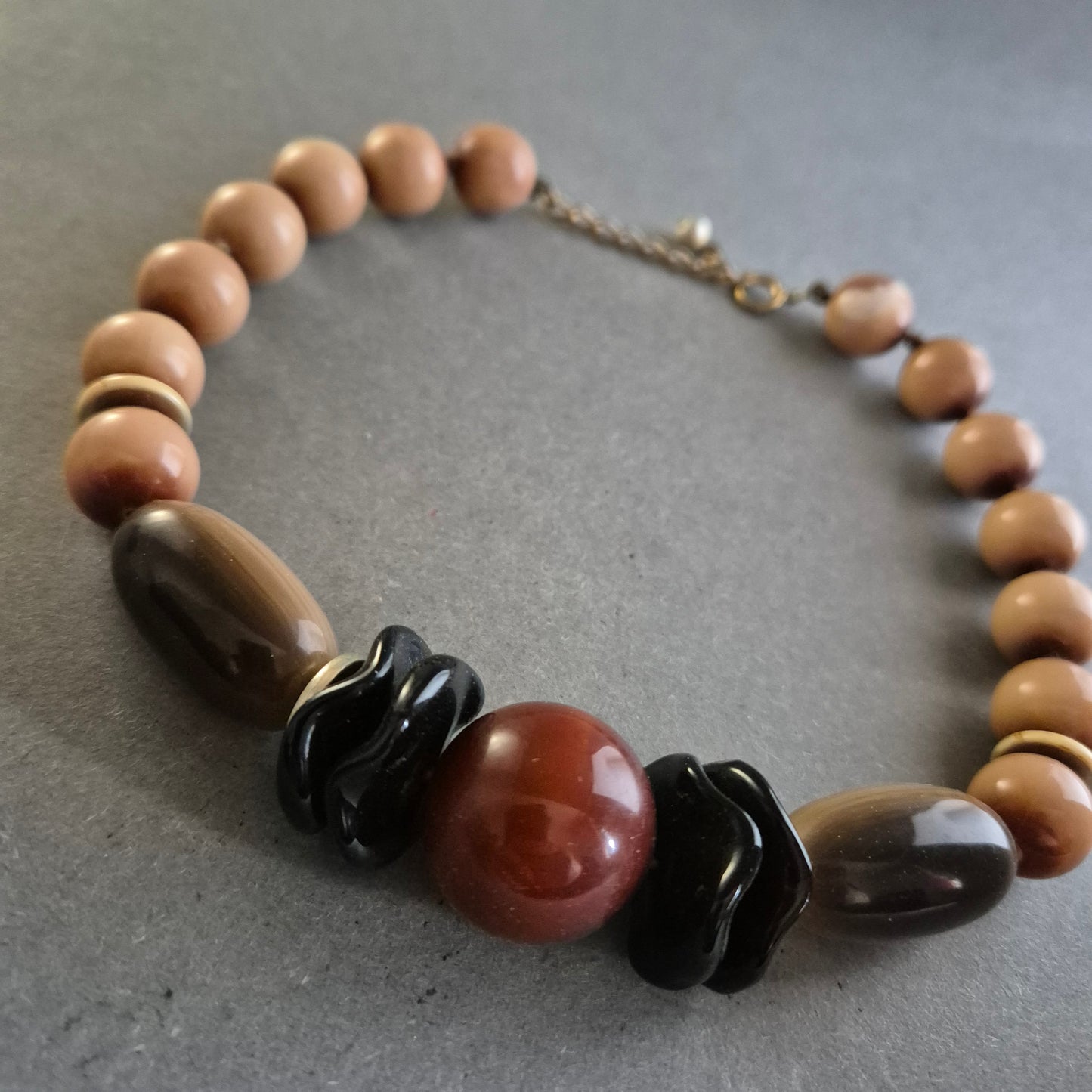 Vintage Halskette mit großen Perlen – Naturtöne & Retro-Charme