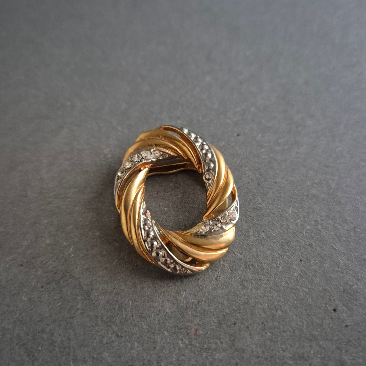 Vergoldete Vintage-Brosche mit Strass – Kreisförmiges Design