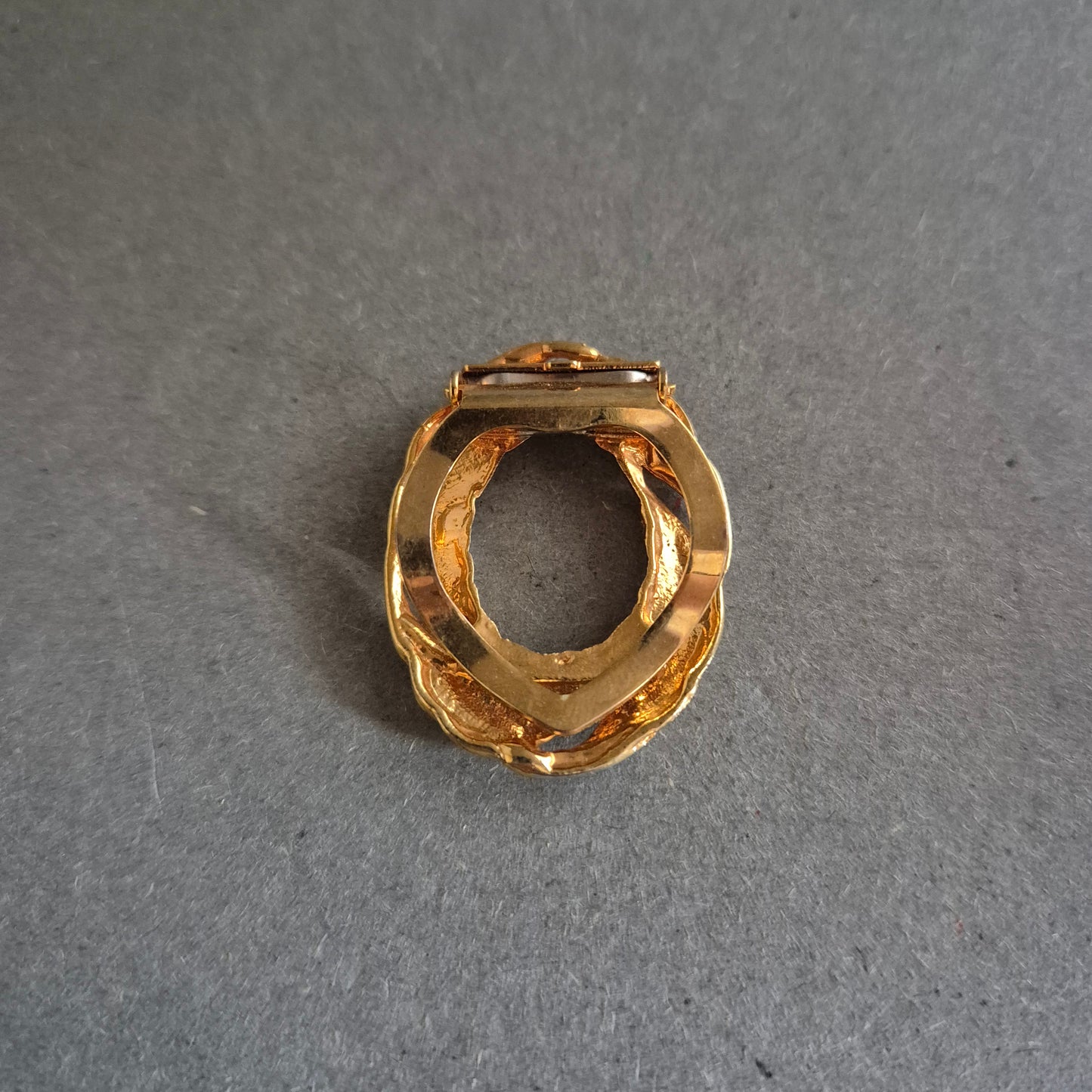 Vergoldete Vintage-Brosche mit Strass – Kreisförmiges Design