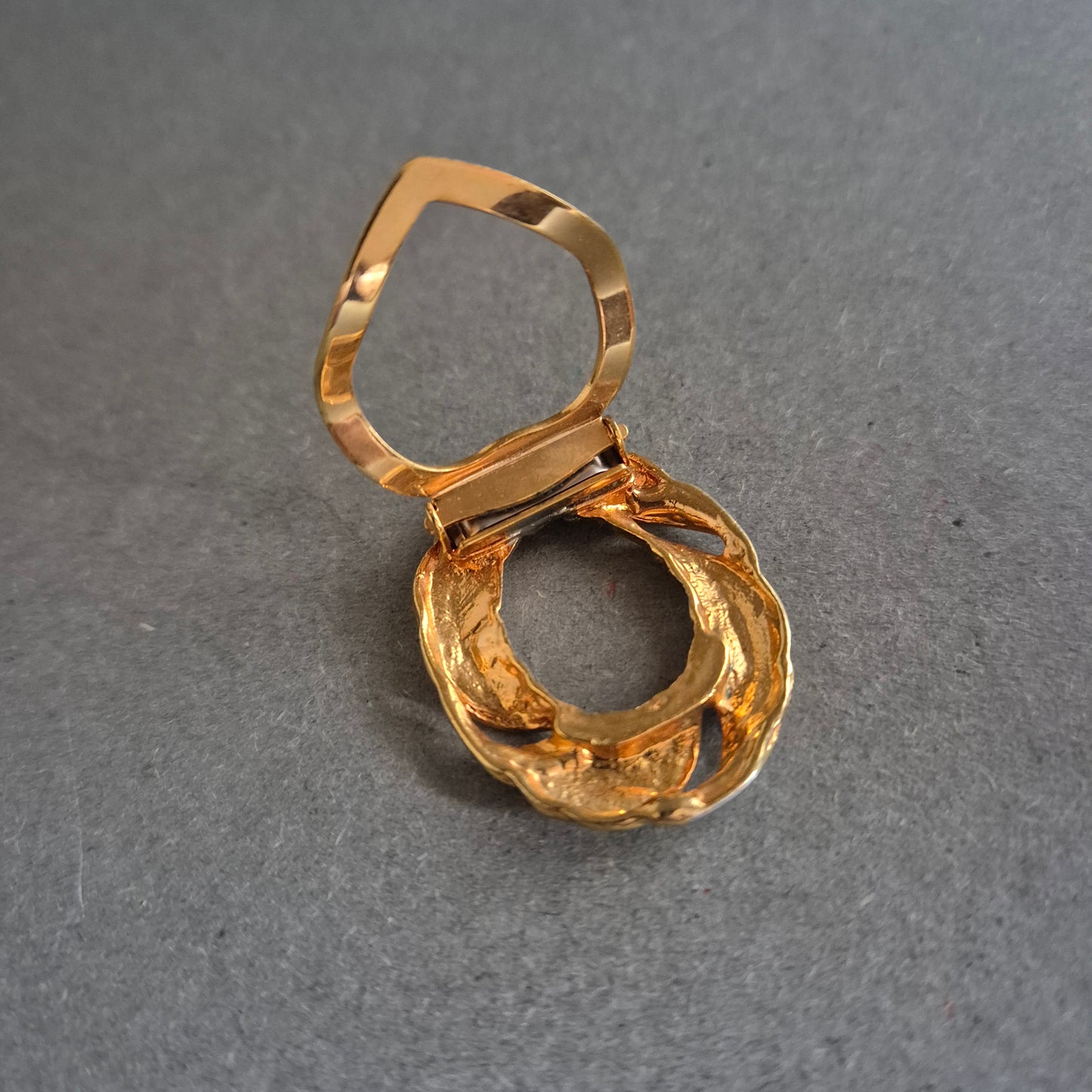 Vergoldete Vintage-Brosche mit Strass – Kreisförmiges Design