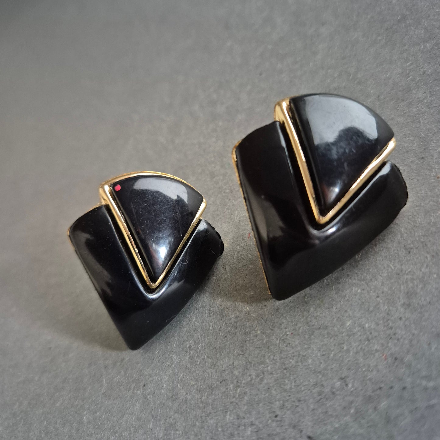 Vintage Ohrclips in Schwarz-Gold – Abstraktes Design der 80er