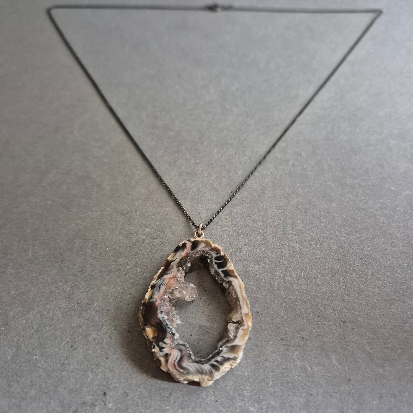 Natürliche Drusenachat-Kette – Unikat mit Rohstein-Charakter