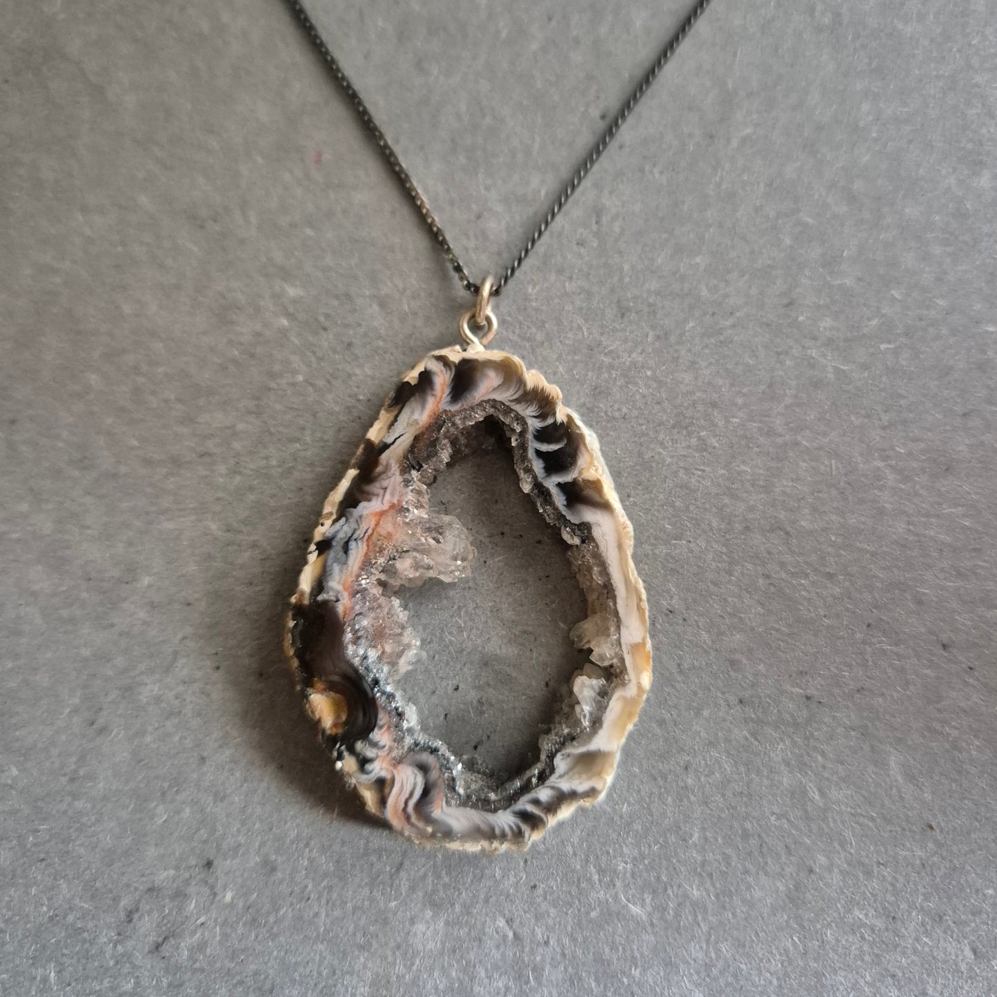 Natürliche Drusenachat-Kette – Unikat mit Rohstein-Charakter