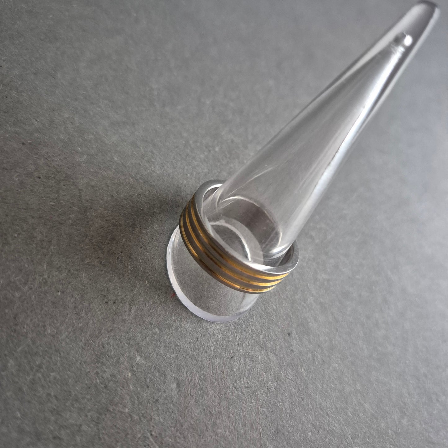 Schlichter Edelstahlring – Zweifarbiger Look mit Goldstreifen