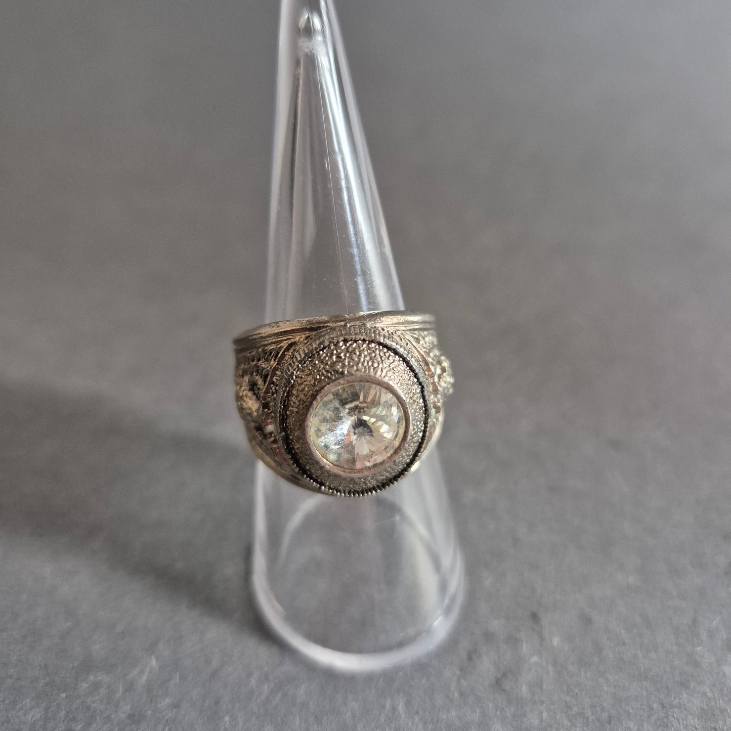 Antik anmutender Ring mit Glasstein – Orientalisches Design