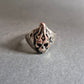 Silberfarbener Ring mit Tribal-Schädel – Dunkler Look mit Struktur