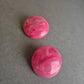 Vintage Ohrclips in Marmor-Optik – Pinker Retro-Chic der 60er