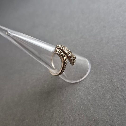 Silberring mit Markasiten – Vintage-Charme im geschwungenen Design