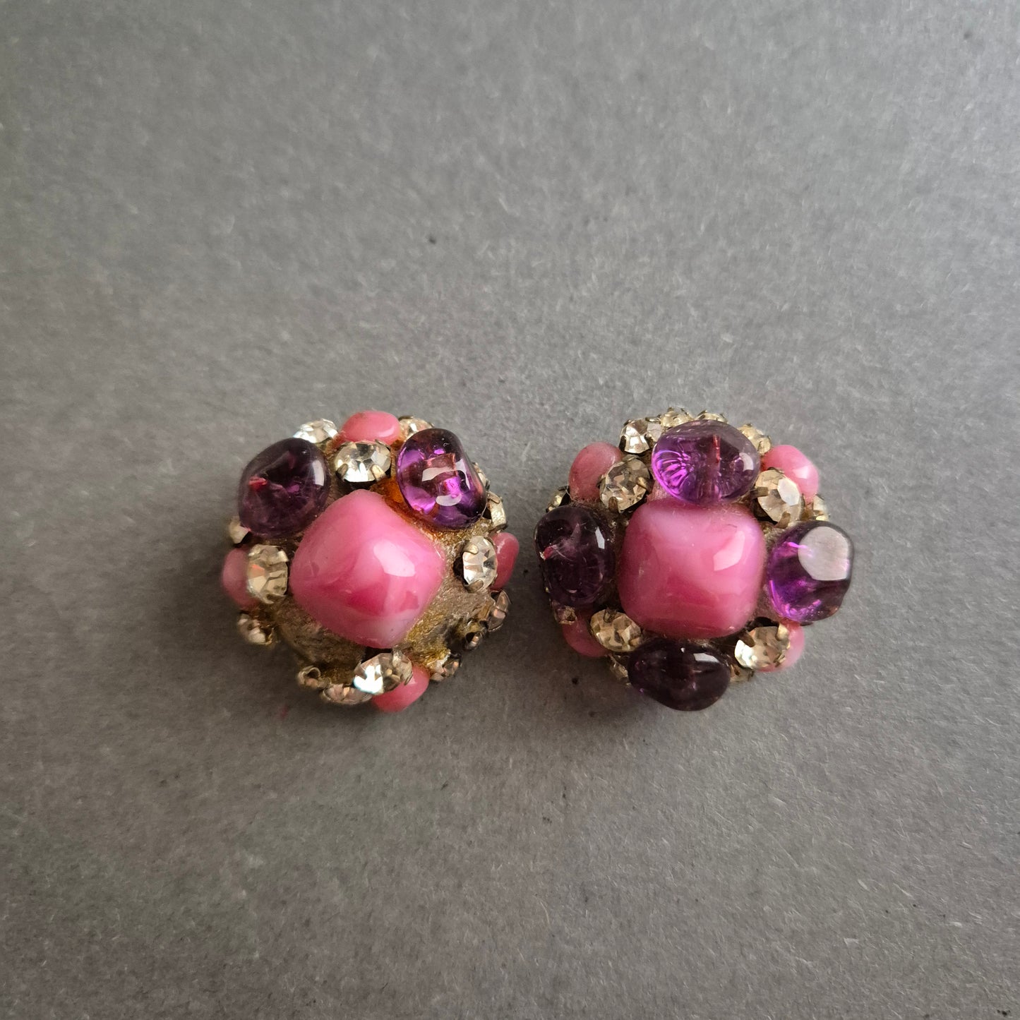 Vintage Ohrclips mit Glassteinen – Farbenfrohes 50s Design