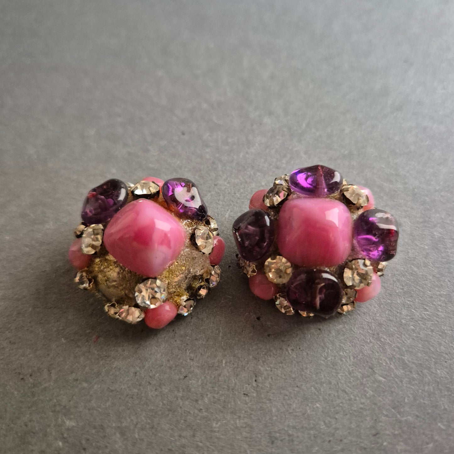 Vintage Ohrclips mit Glassteinen – Farbenfrohes 50s Design