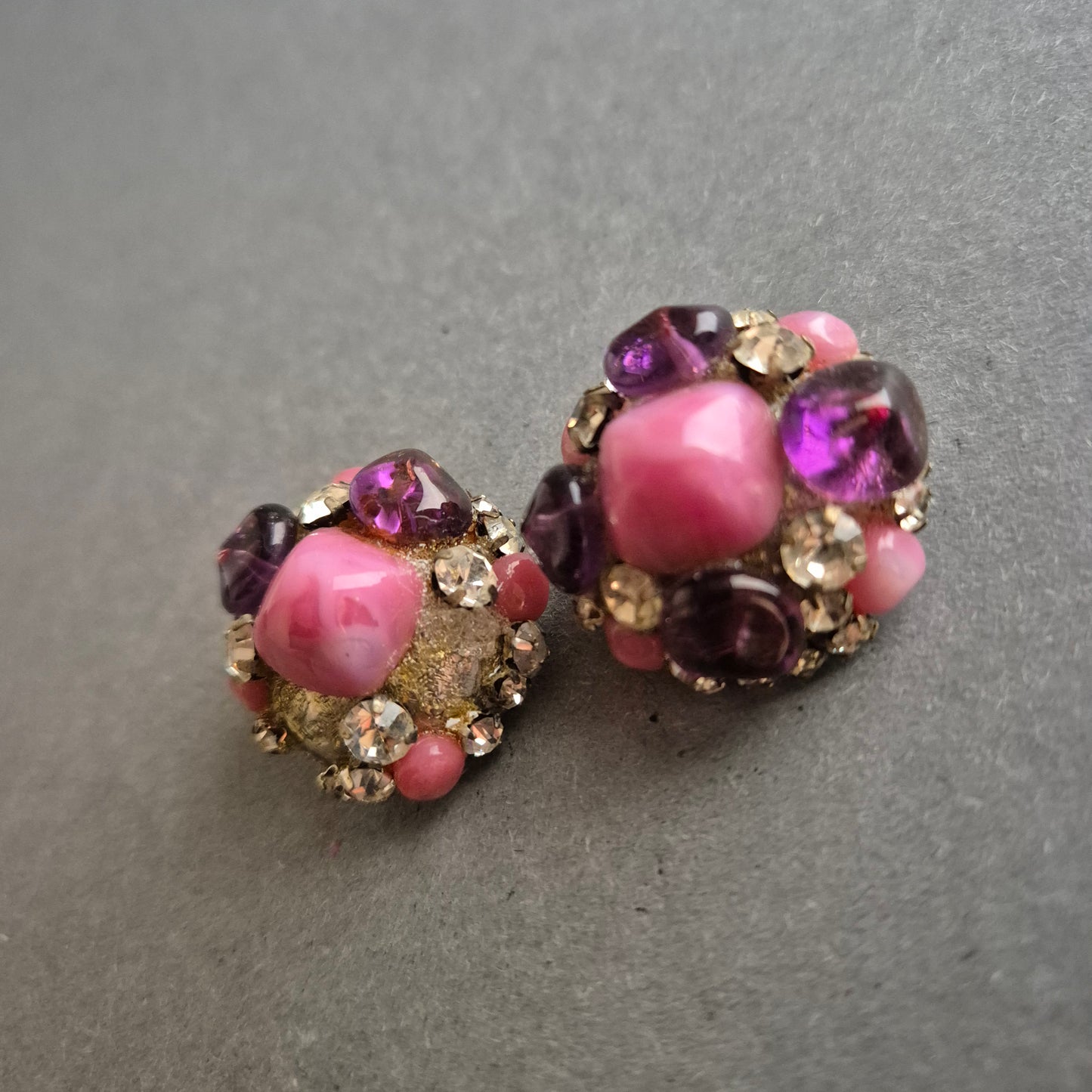 Vintage Ohrclips mit Glassteinen – Farbenfrohes 50s Design