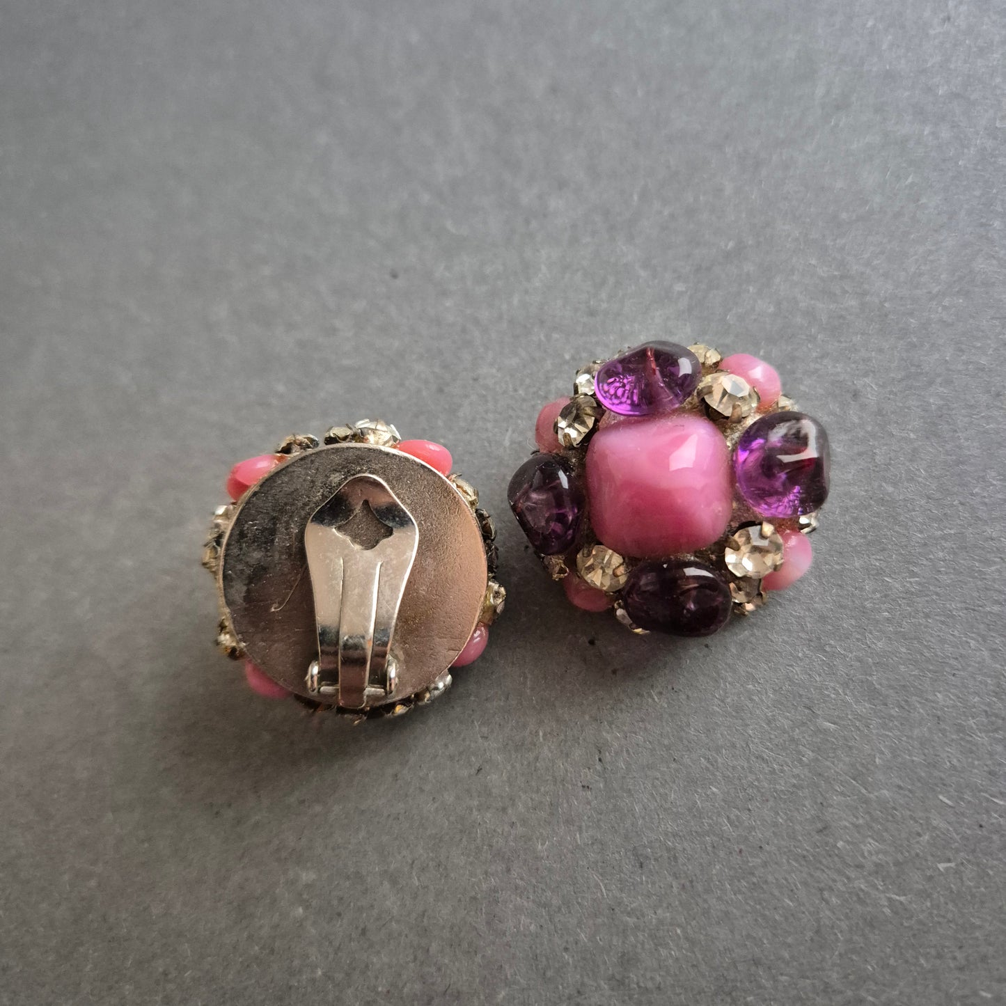 Vintage Ohrclips mit Glassteinen – Farbenfrohes 50s Design