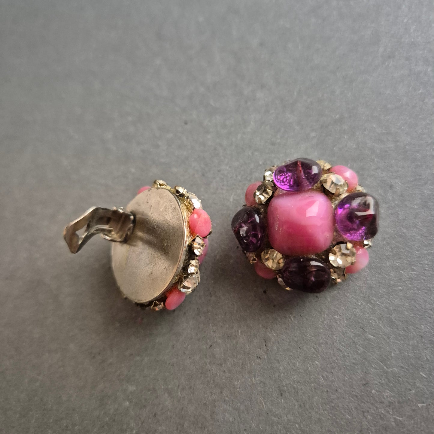 Vintage Ohrclips mit Glassteinen – Farbenfrohes 50s Design