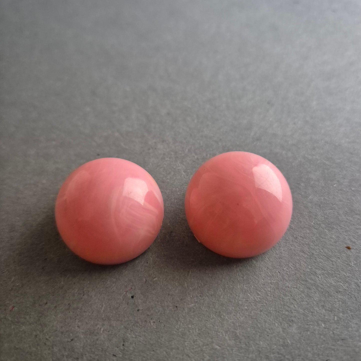 Vintage Ohrclips in Rosa – Runde Cabochons mit Retro-Flair