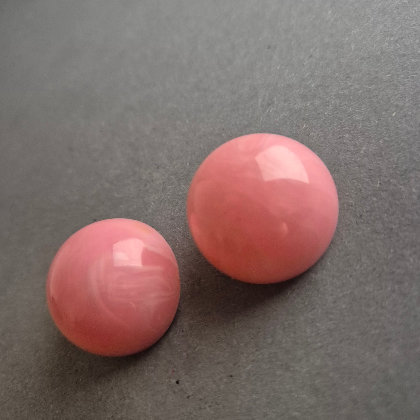 Vintage Ohrclips in Rosa – Runde Cabochons mit Retro-Flair