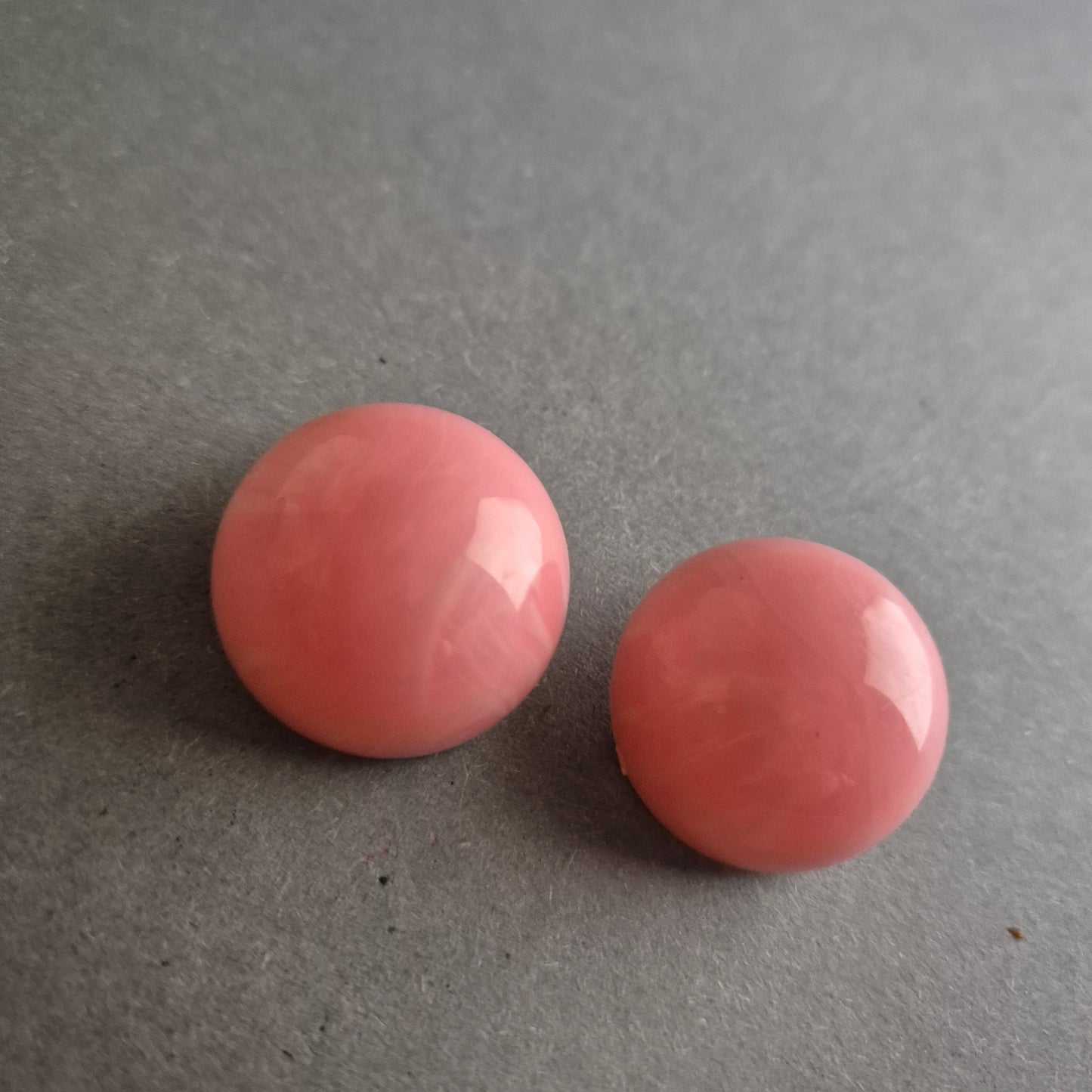 Vintage Ohrclips in Rosa – Runde Cabochons mit Retro-Flair