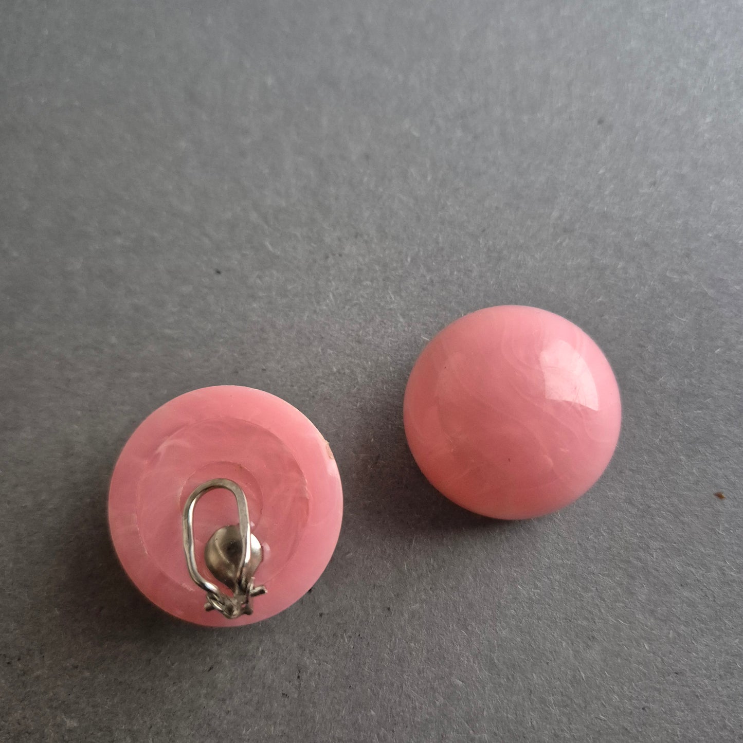 Vintage Ohrclips in Rosa – Runde Cabochons mit Retro-Flair
