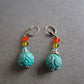 Bunte Ethno-Ohrringe mit türkisfarbener Kugel – Exotischer Boho-Stil