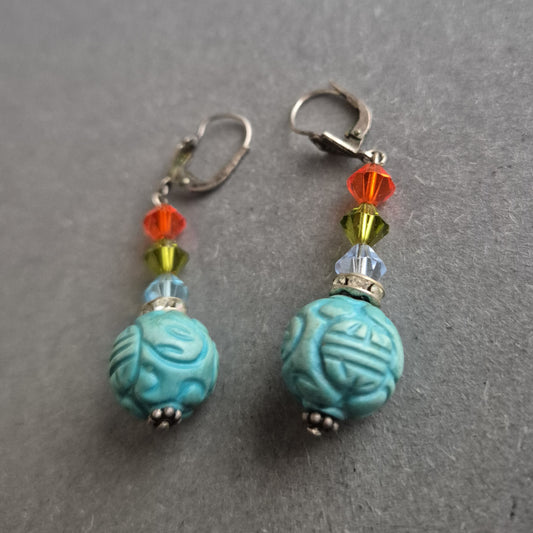 Bunte Ethno-Ohrringe mit türkisfarbener Kugel – Exotischer Boho-Stil