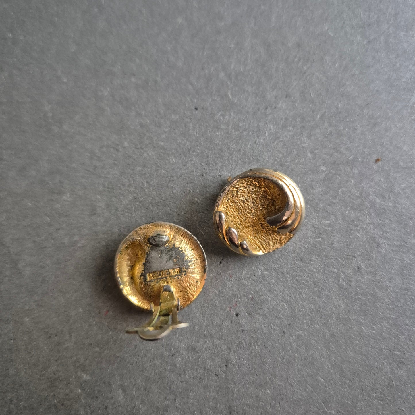 Vergoldete Vintage-Clipohrringe – Rundes Design mit Struktur & Glanz