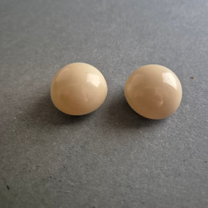 Beigefarbene Vintage-Clipohrringe – Schlichtes Design im Retro-Look