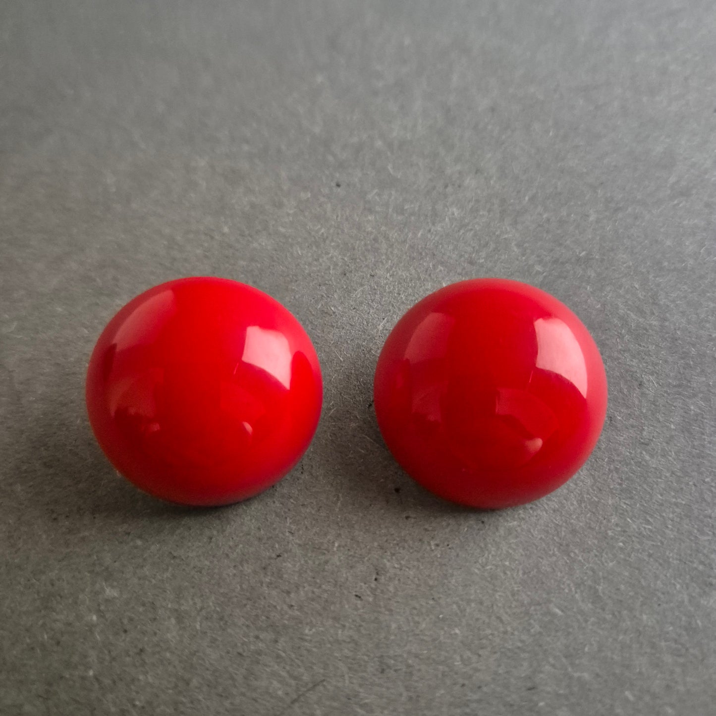 Knallrote Vintage-Clipohrringe – Runder Statement-Look der 80er