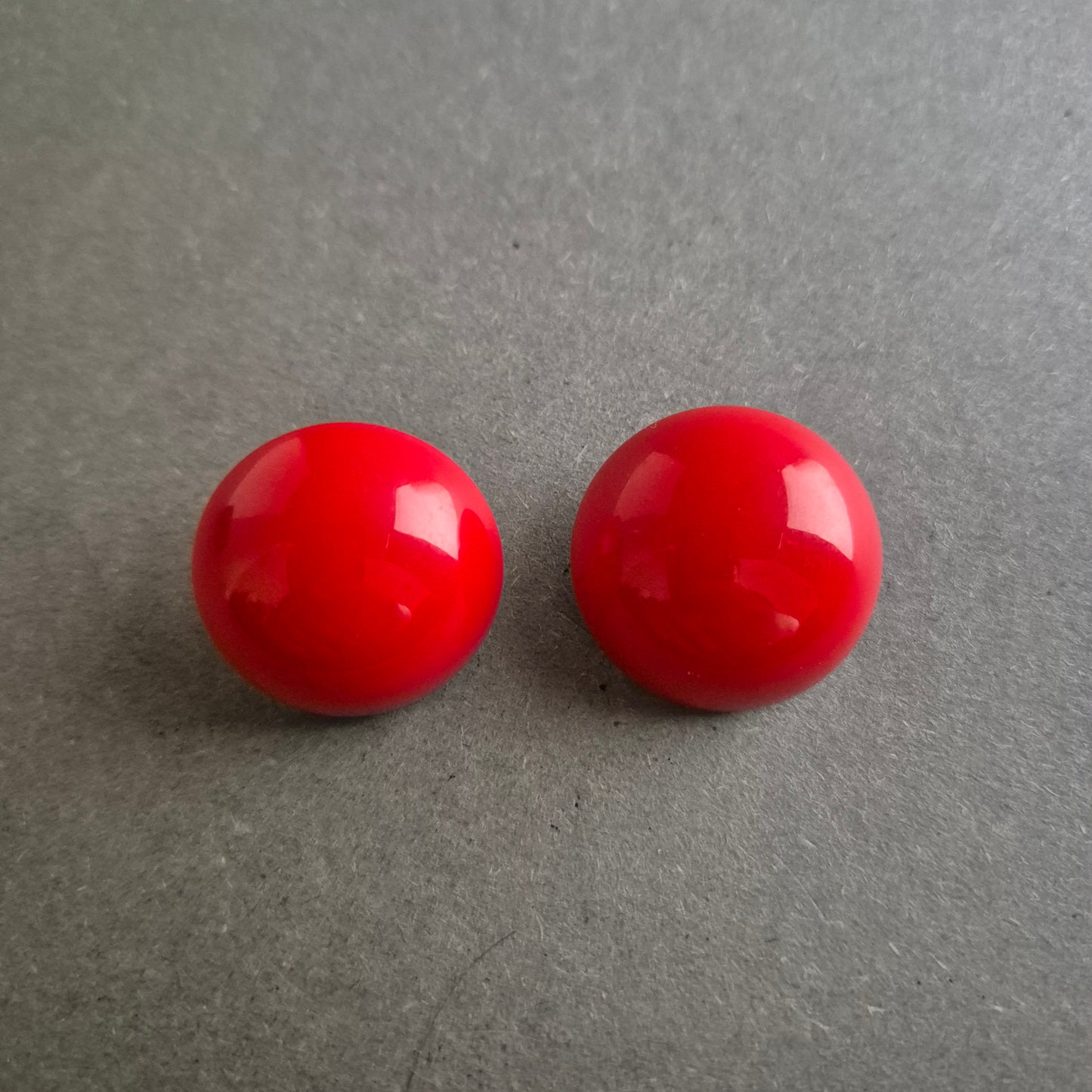 Knallrote Vintage-Clipohrringe – Runder Statement-Look der 80er