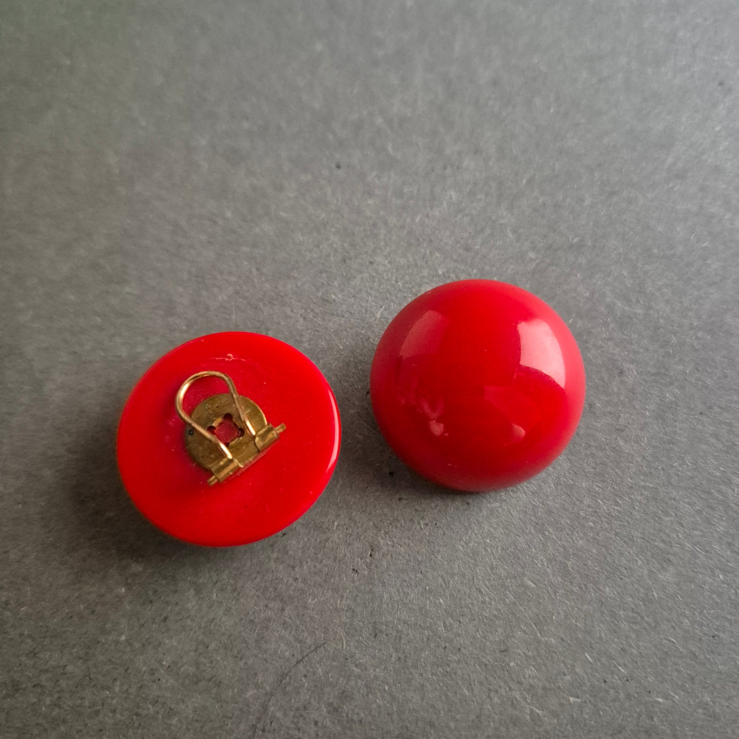 Knallrote Vintage-Clipohrringe – Runder Statement-Look der 80er