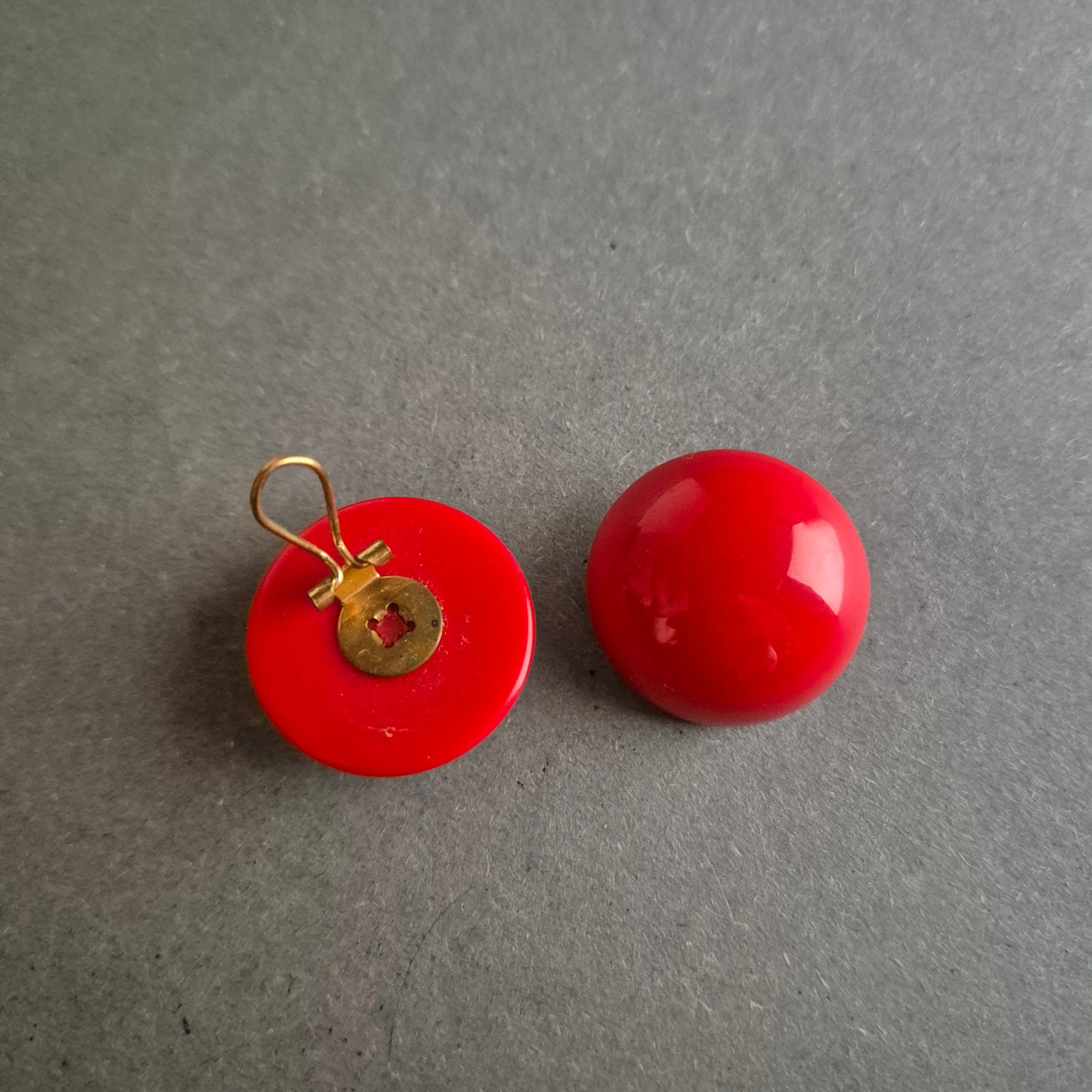 Knallrote Vintage-Clipohrringe – Runder Statement-Look der 80er