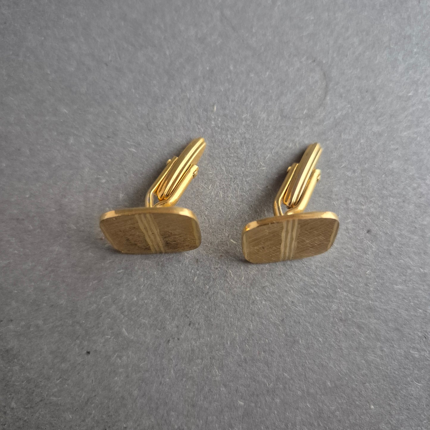 Elegante Vintage-Manschettenknöpfe – Goldfarbene Klassiker für Herren