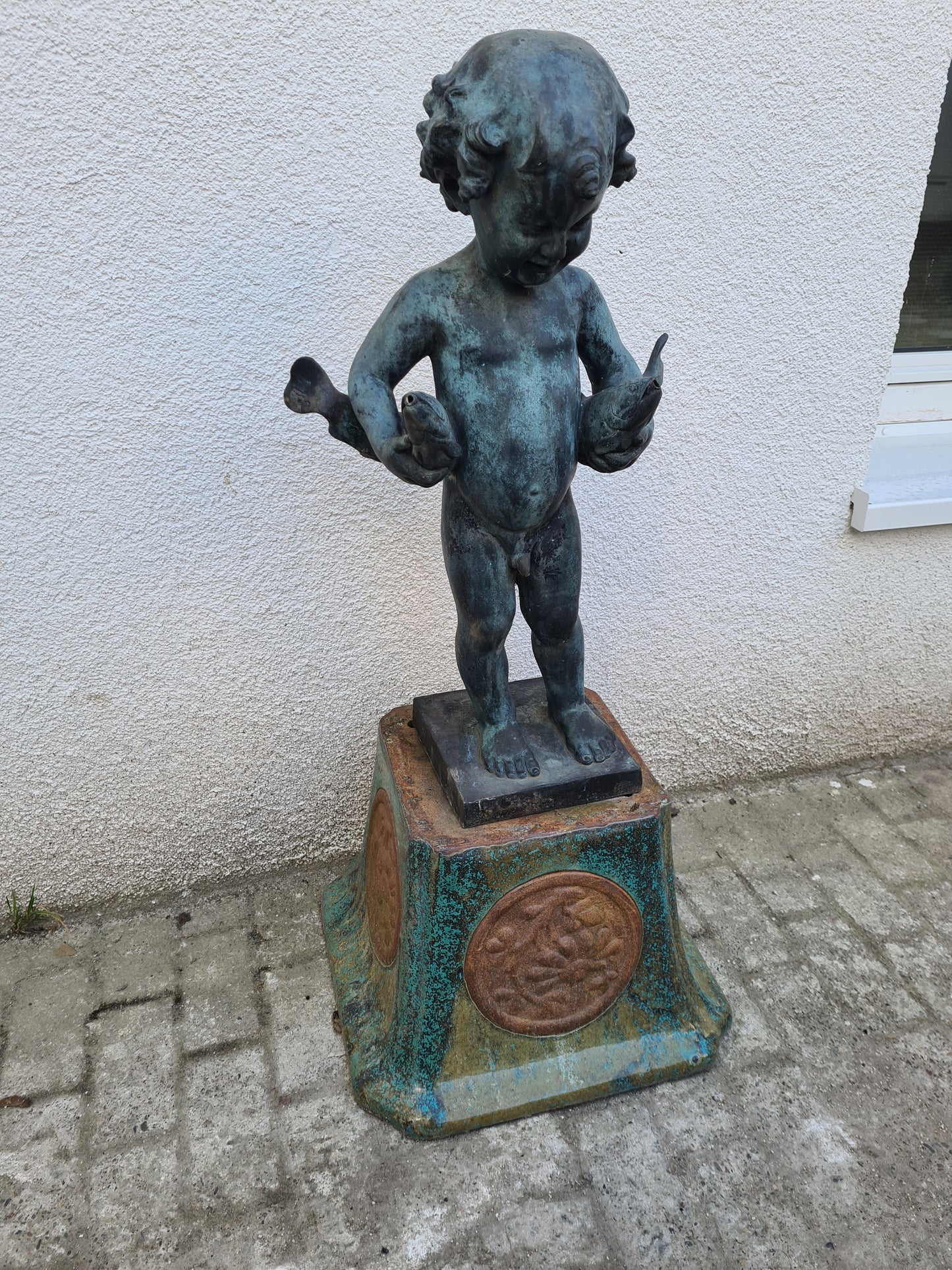 Brunnenskulptur mit Fische tragendem Knaben Massiv 75cm um 1900 100kg