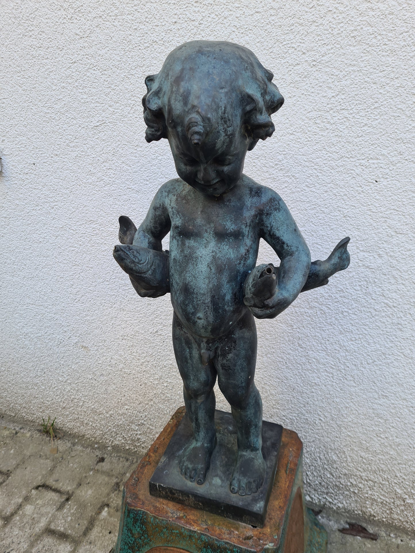 Brunnenskulptur mit Fische tragendem Knaben Massiv 75cm um 1900 100kg