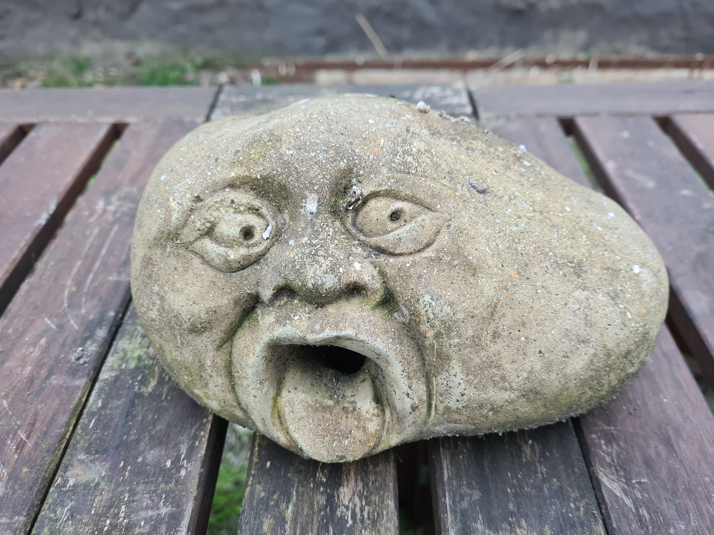 Steingesicht Gartenfigur englischer Steinguss Antik Brunnen 20cm