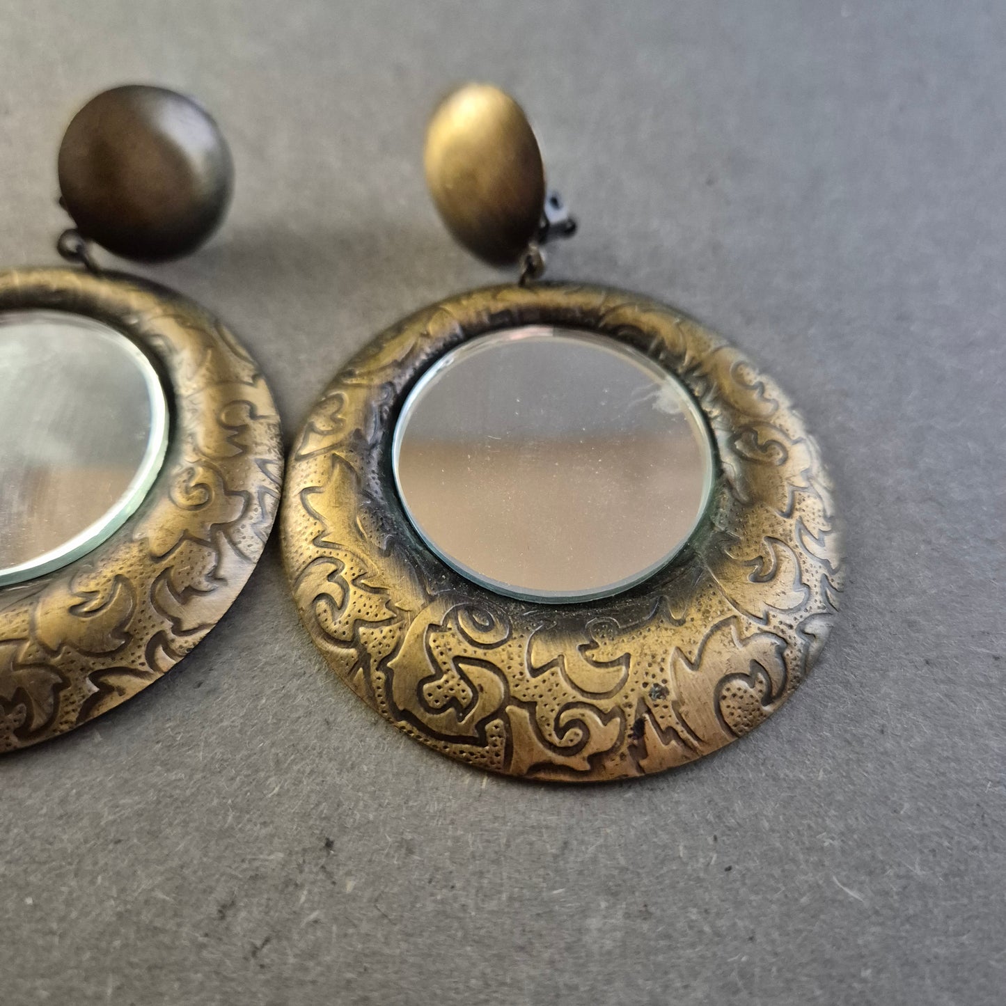 Vintage Statement-Ohrringe mit Spiegel und Gravur – Clipverschluss