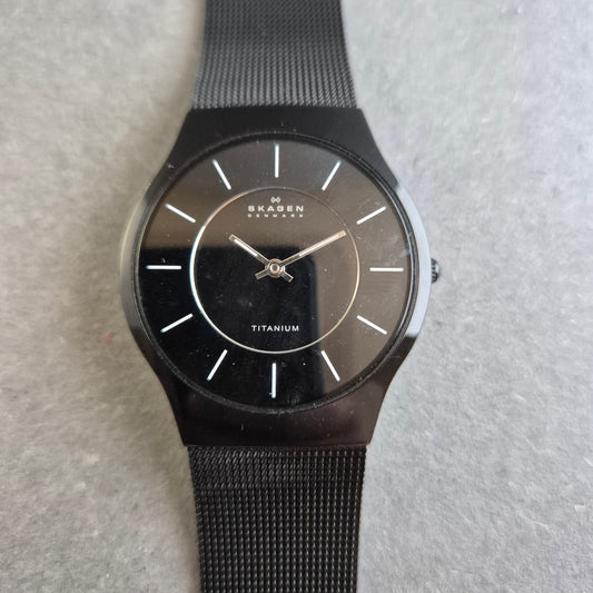 Skagen Herrenarmbanduhr aus Titan – Ultraleichtes, schwarzes Design