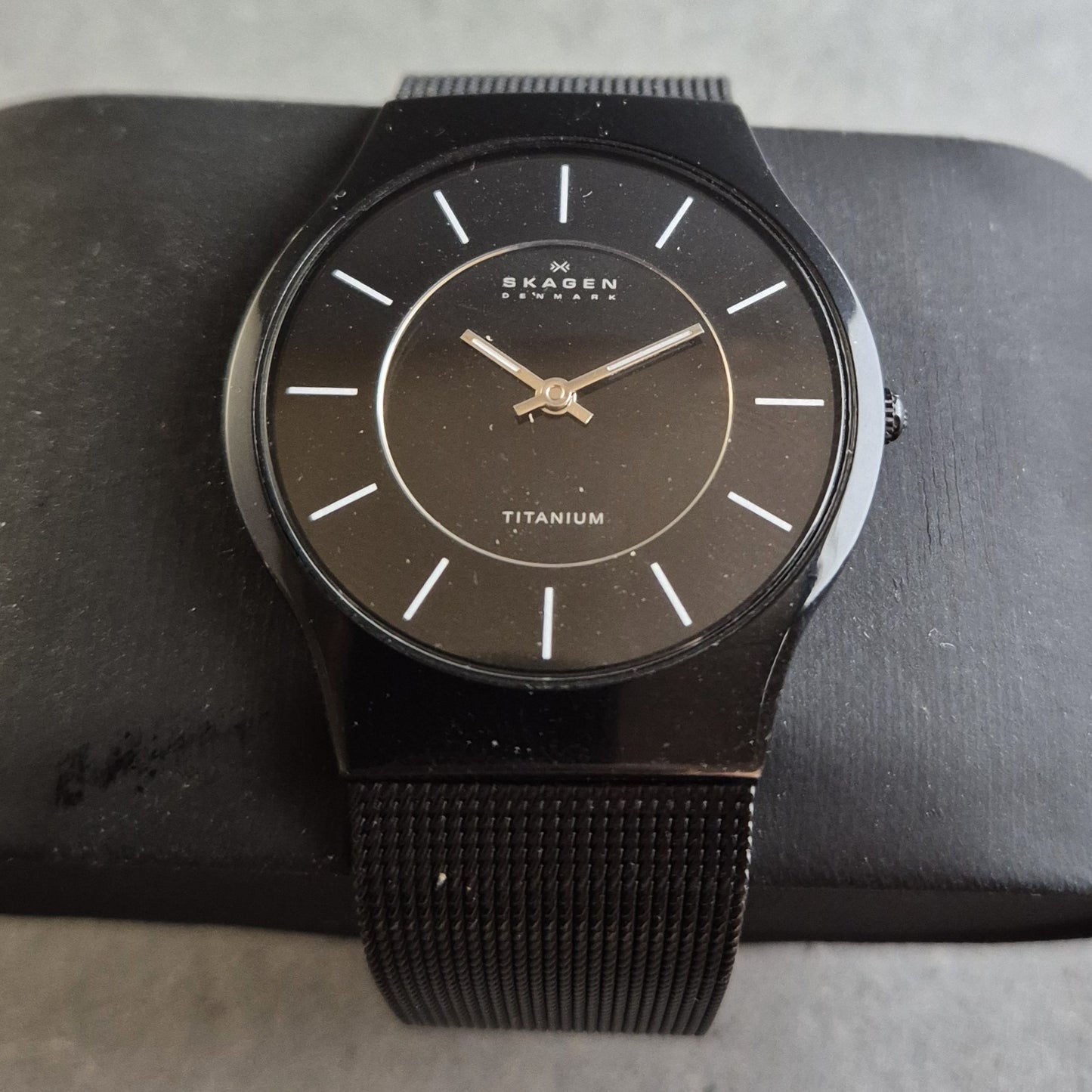 Skagen Herrenarmbanduhr aus Titan – Ultraleichtes, schwarzes Design