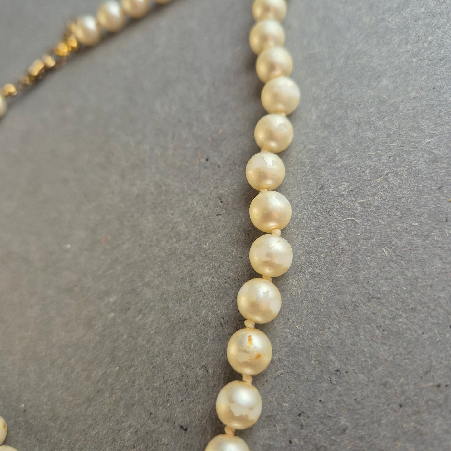 Romantische Perlenkette mit Herzanhänger – Vintage-inspirierter Look