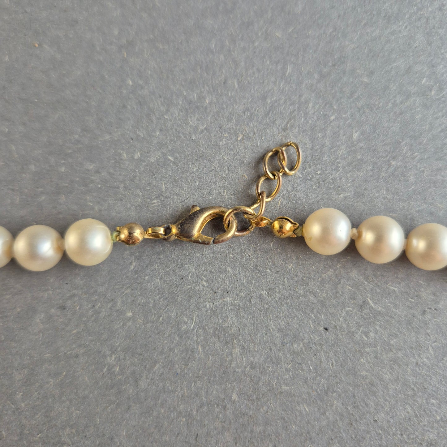 Romantische Perlenkette mit Herzanhänger – Vintage-inspirierter Look