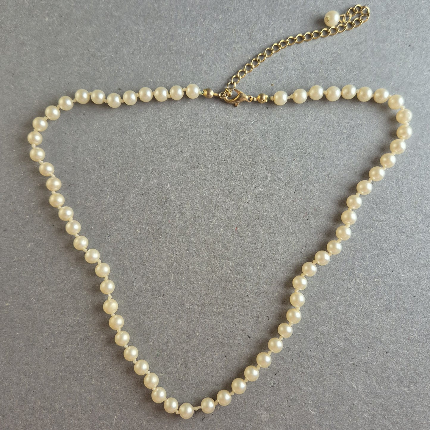 Feine Perlenkette mit Verlängerung – Eleganz im Vintage-Stil