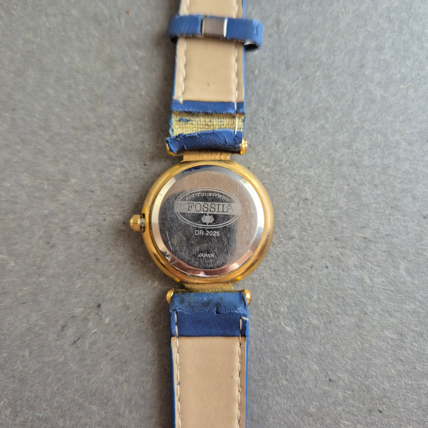 Fossil Damenarmbanduhr – Goldgehäuse & Blaues Band mit Mängeln