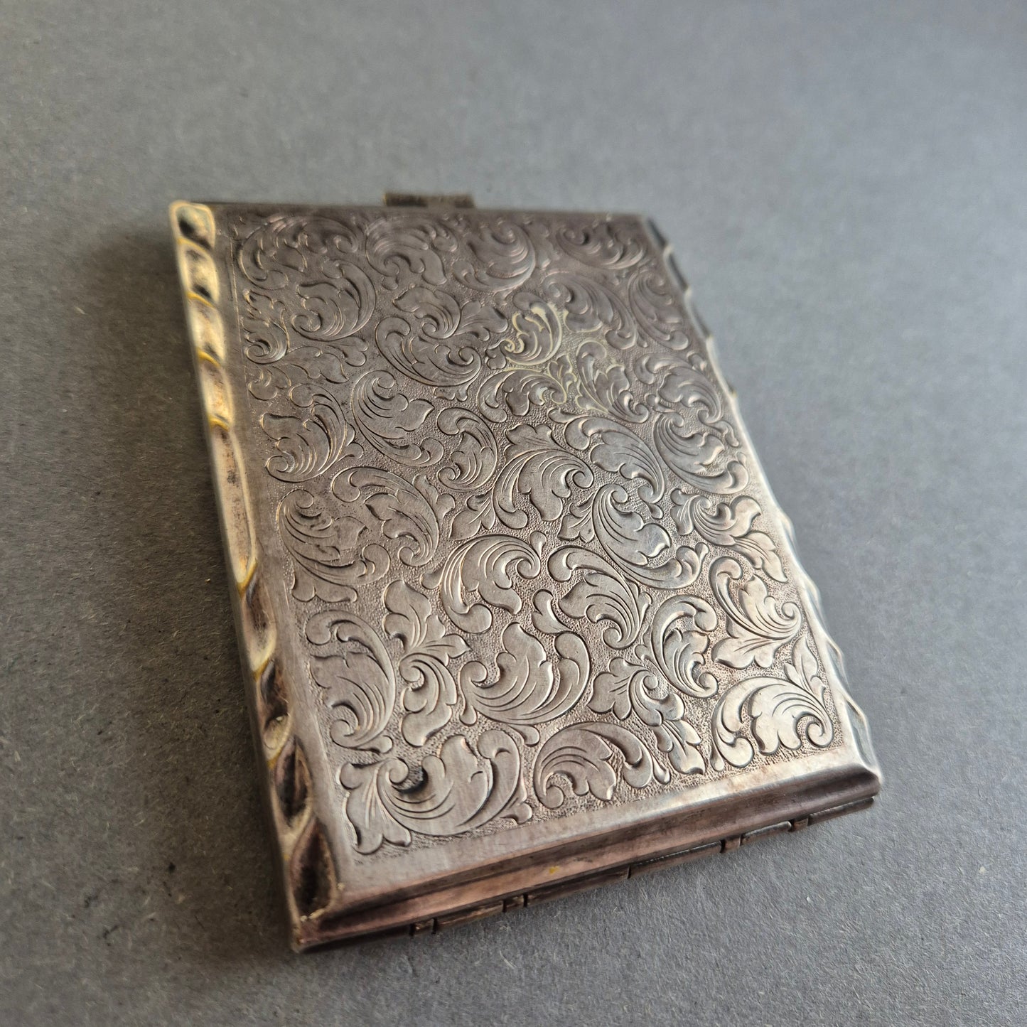 Antikes Zigarettenetui aus Alpacca – Graviertes Silberdesign