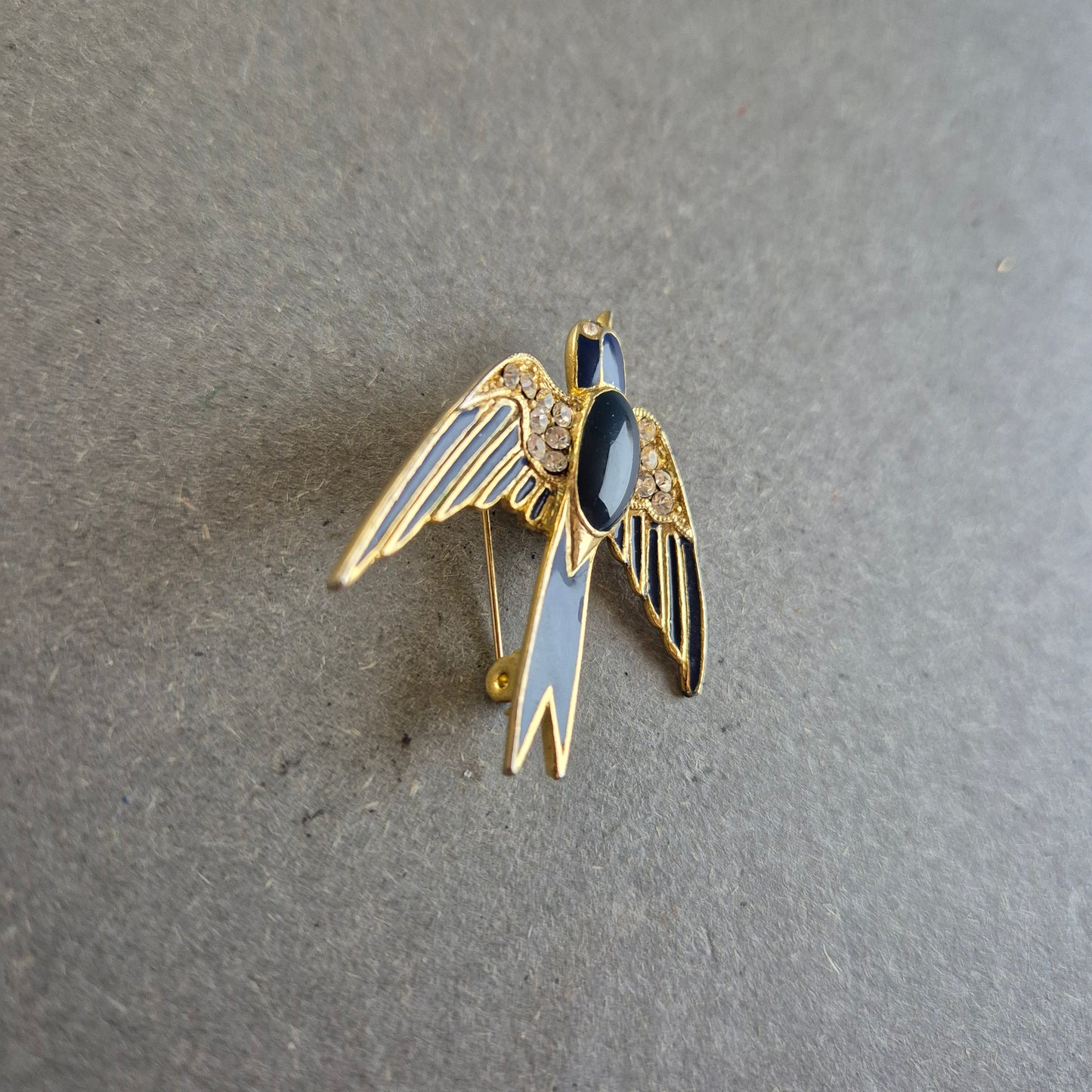 Vogel-Brosche mit Emaille & Strass – Goldblauer Vintage-Charme