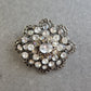 Filigrane Vintage-Brosche mit Strass – Silberfarbene Eleganz