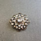 Filigrane Vintage-Brosche mit Strass – Silberfarbene Eleganz