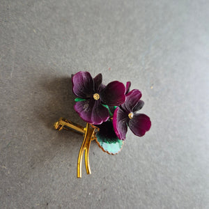 Vintage Veilchen-Brosche mit Emaille – Florales Schmuckstück in Lila