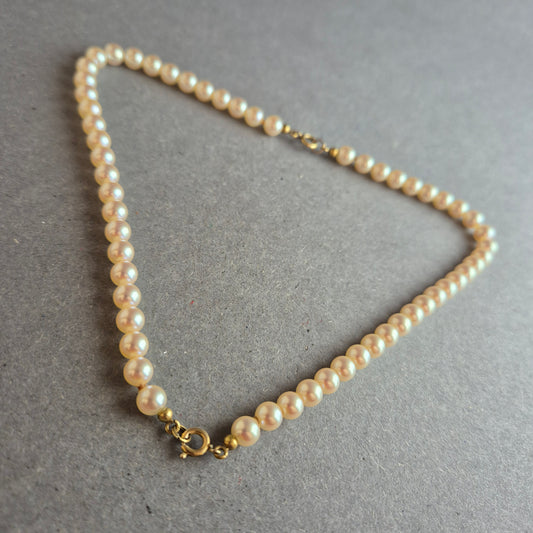 Klassische Vintage-Perlenkette – Zeitlose Eleganz in Cremeweiß